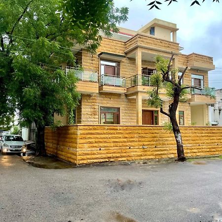 Karni Nivvas - Luxury Redefined Villa Udaipur Luaran gambar