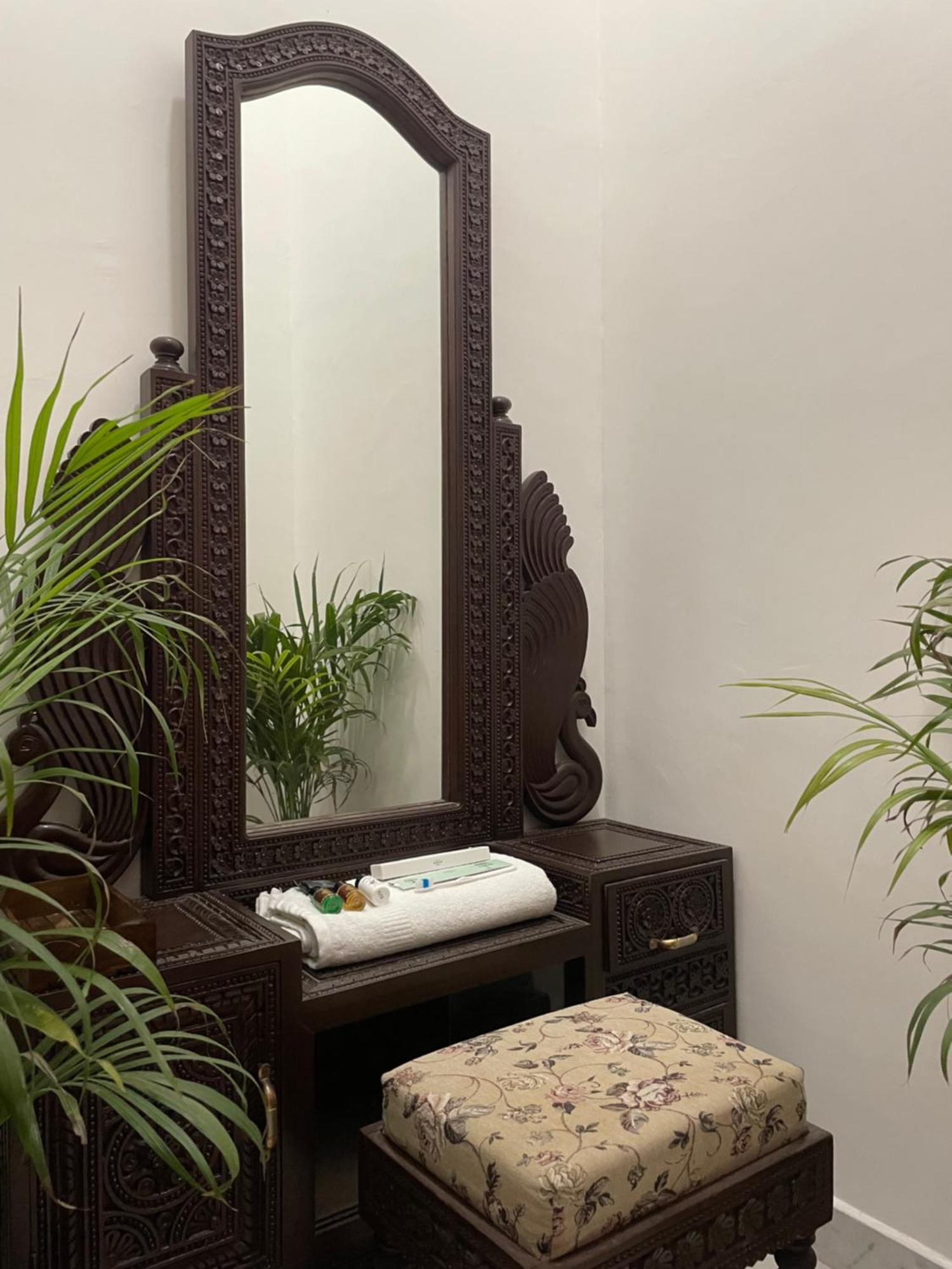 Karni Nivvas - Luxury Redefined Villa Udaipur Luaran gambar