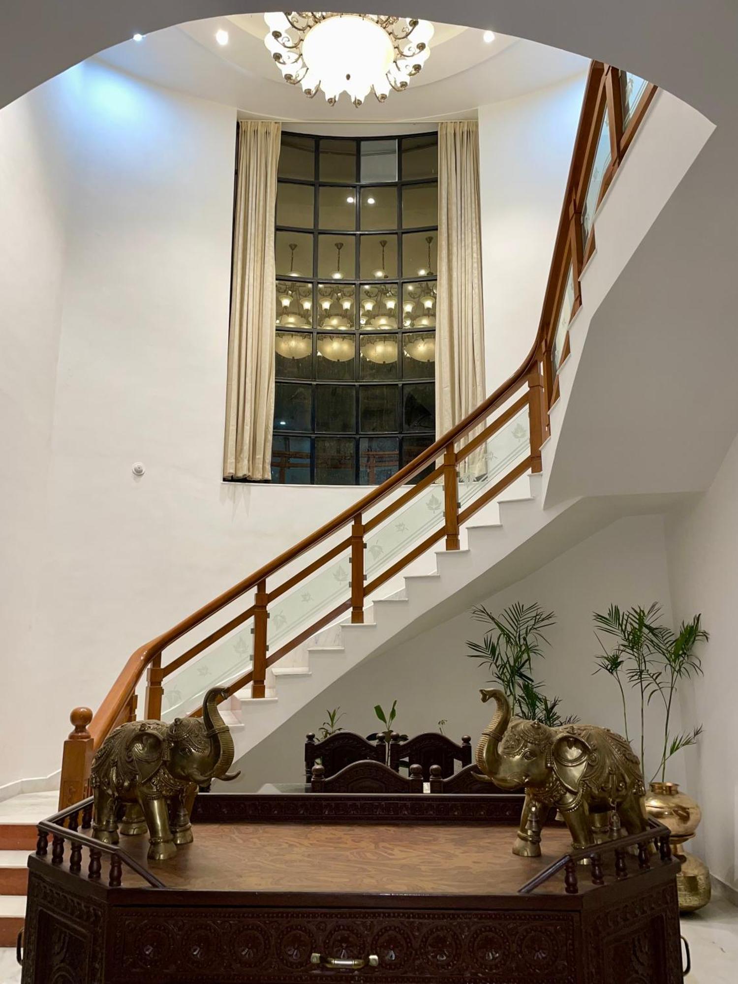 Karni Nivvas - Luxury Redefined Villa Udaipur Luaran gambar