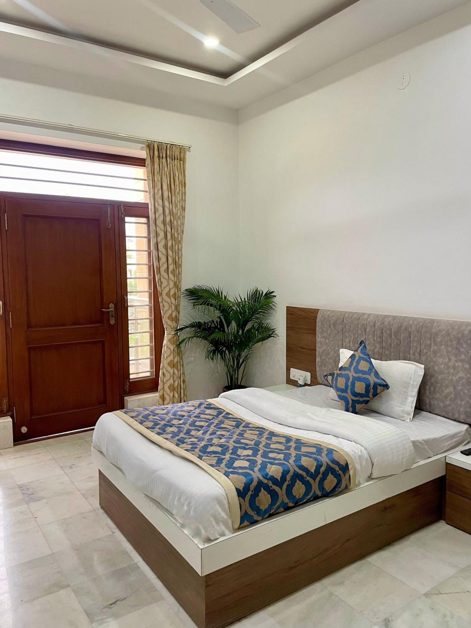 Karni Nivvas - Luxury Redefined Villa Udaipur Luaran gambar