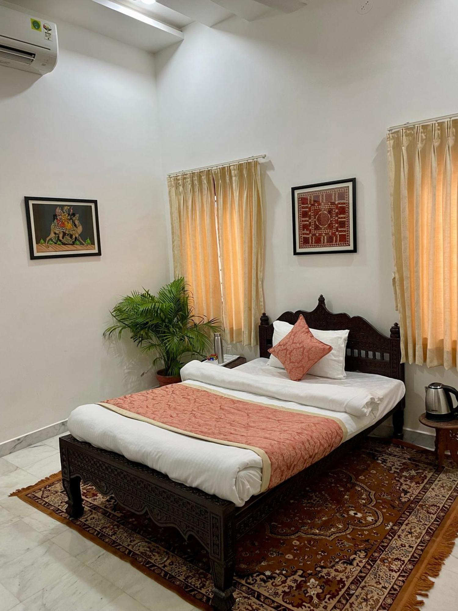 Karni Nivvas - Luxury Redefined Villa Udaipur Luaran gambar