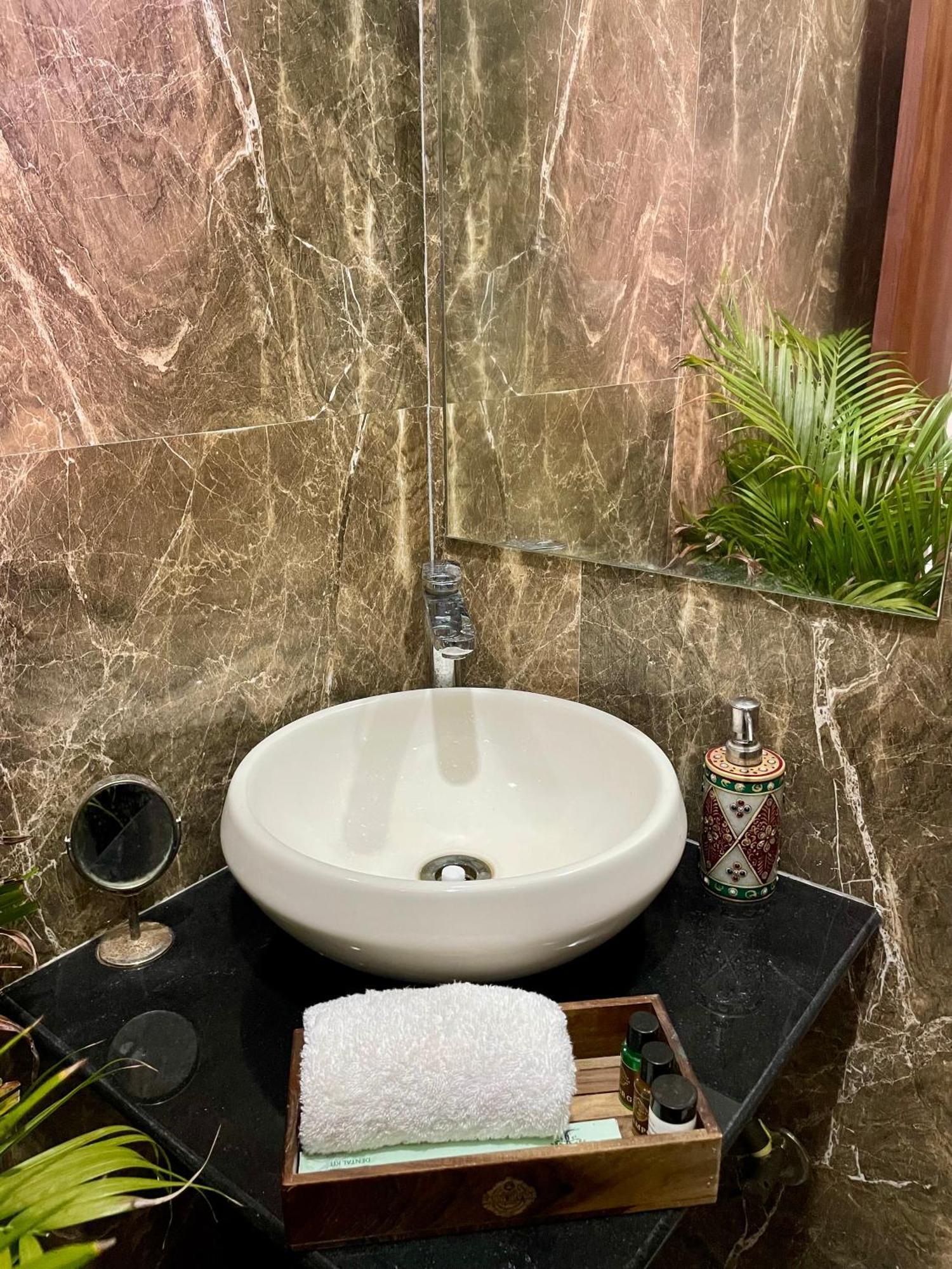 Karni Nivvas - Luxury Redefined Villa Udaipur Luaran gambar
