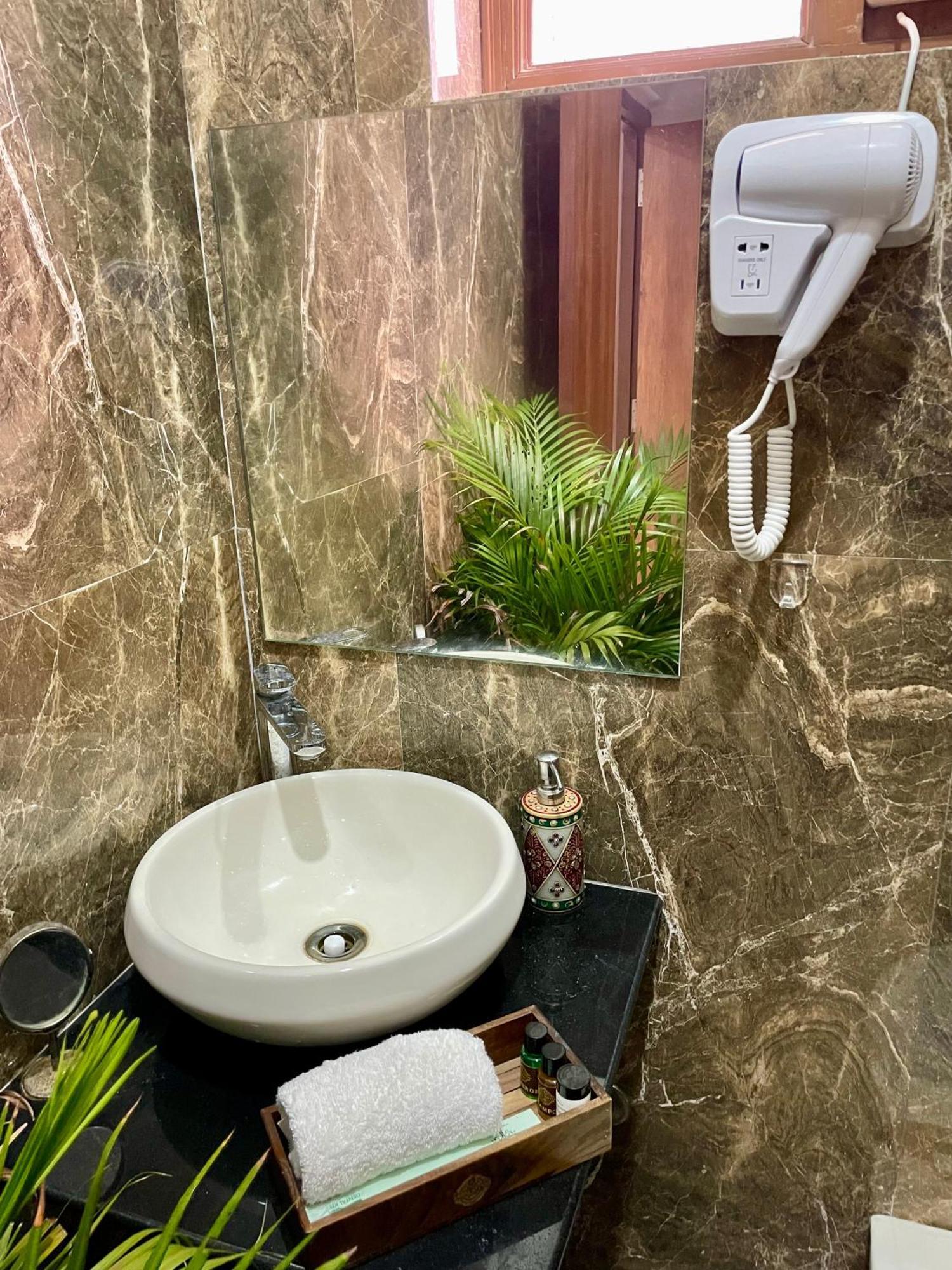 Karni Nivvas - Luxury Redefined Villa Udaipur Luaran gambar